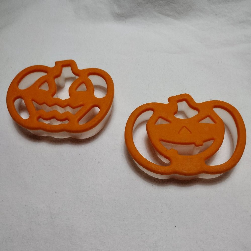 🎃 2 Jack-o-Lantern Comfort-Grip Cookie Cutters